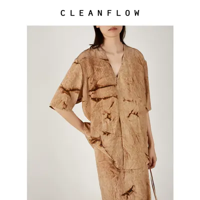 CLEANFLOW | 焦茶色印花砂洗双绉V领开衩短袖套头衬衫女上衣夏季